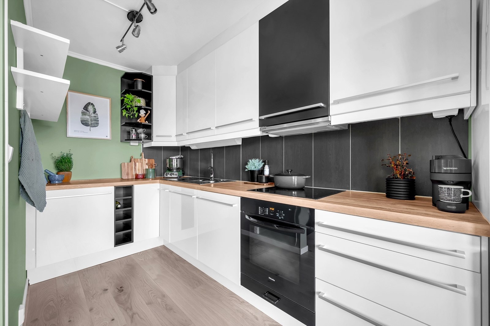 Tidløst og smakfullt Epoq-kjøkken fra 2010. Galleribilde