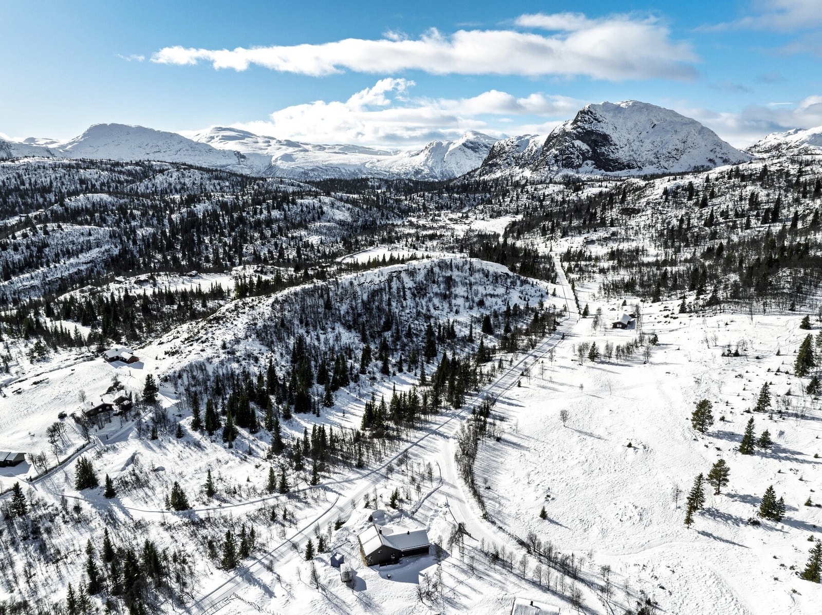 Nydelig panorama utsikt mot blant annet Skogsfjorden. Galleribilde