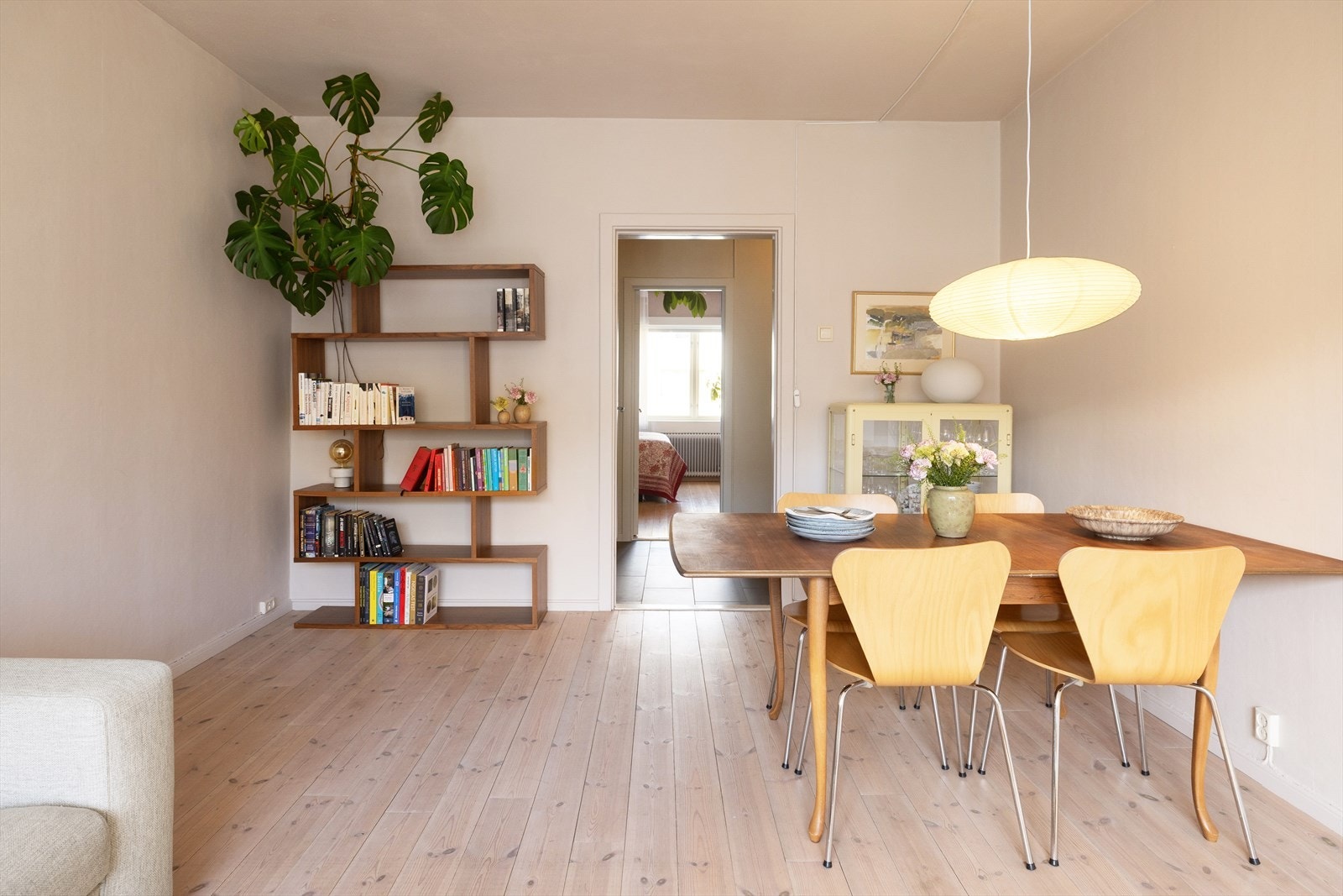 Den gjennomgående planløsningen sikrer optimale lysforhold. Galleribilde