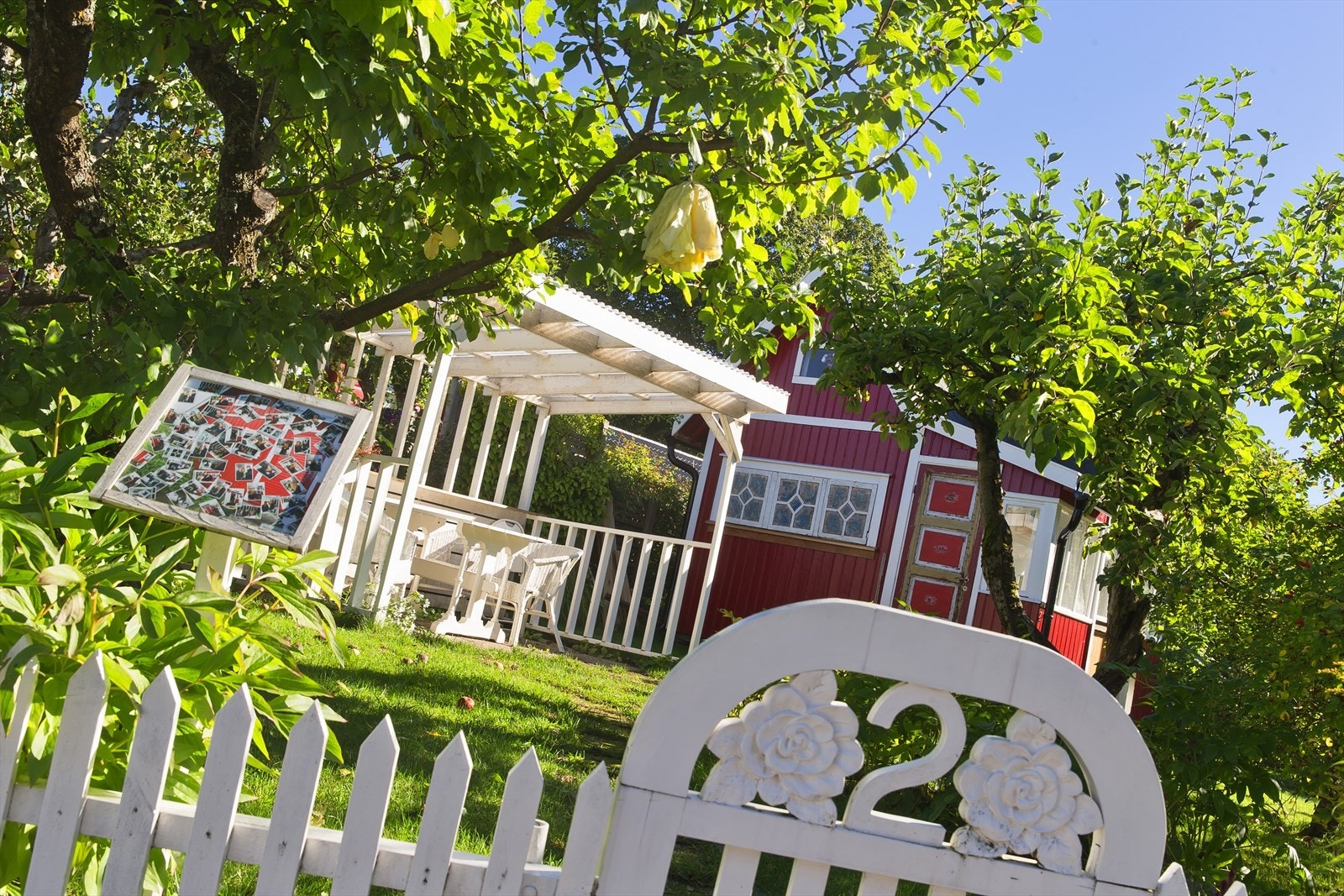 Hjemmets kolonihager er nærmeste nabo. Galleribilde