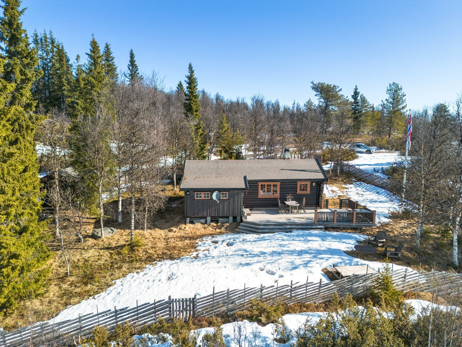 Eiendommen har praktfull og usjenert beliggenhet på stølslaget Revulen. Galleribilde