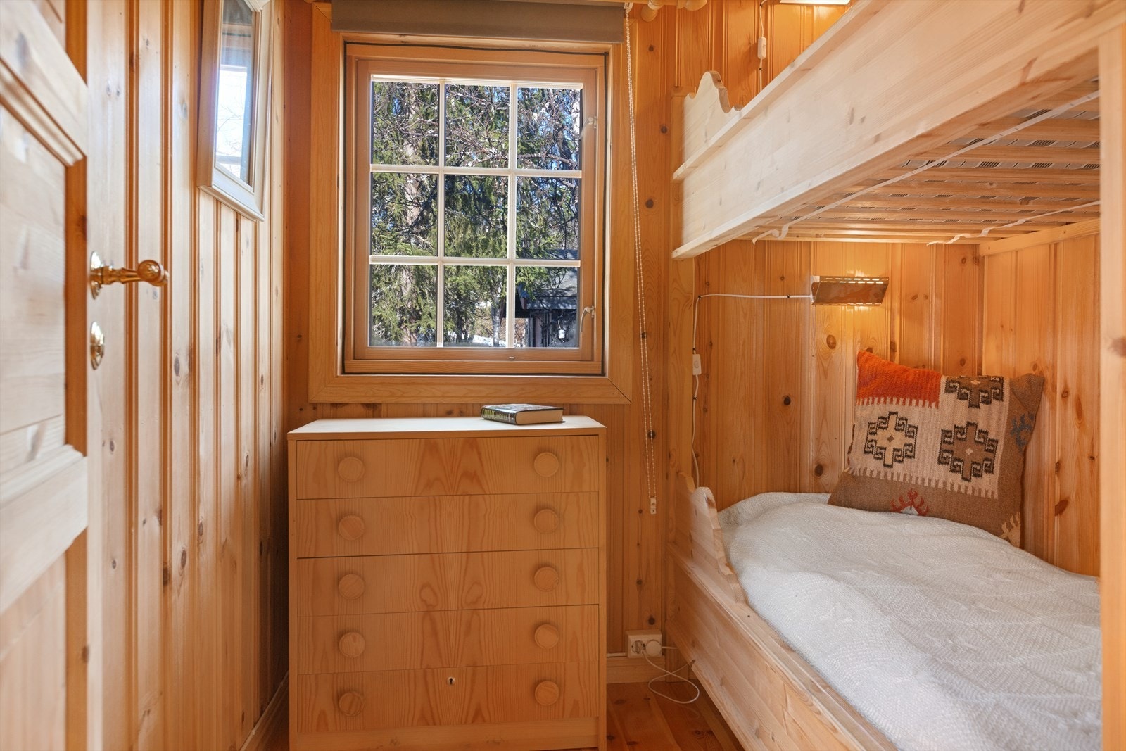 Soverom 2 med plassbygde køyesenger. Galleribilde