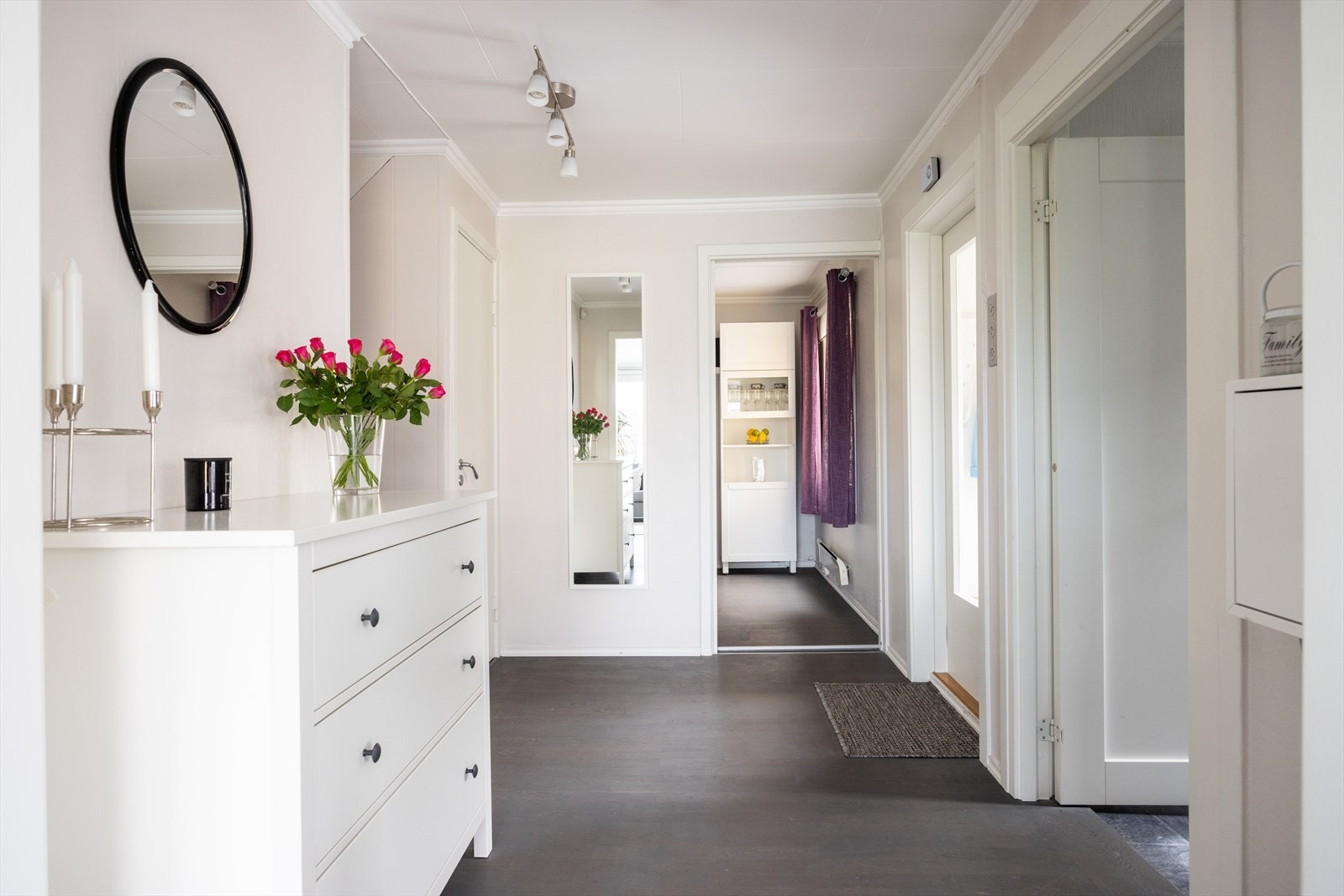 - Lys og innbydende hall - Galleribilde