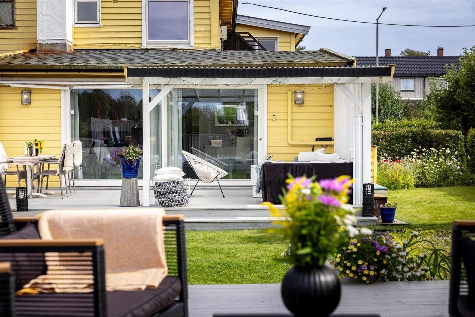 - To store markterrasser og hage - Galleribilde