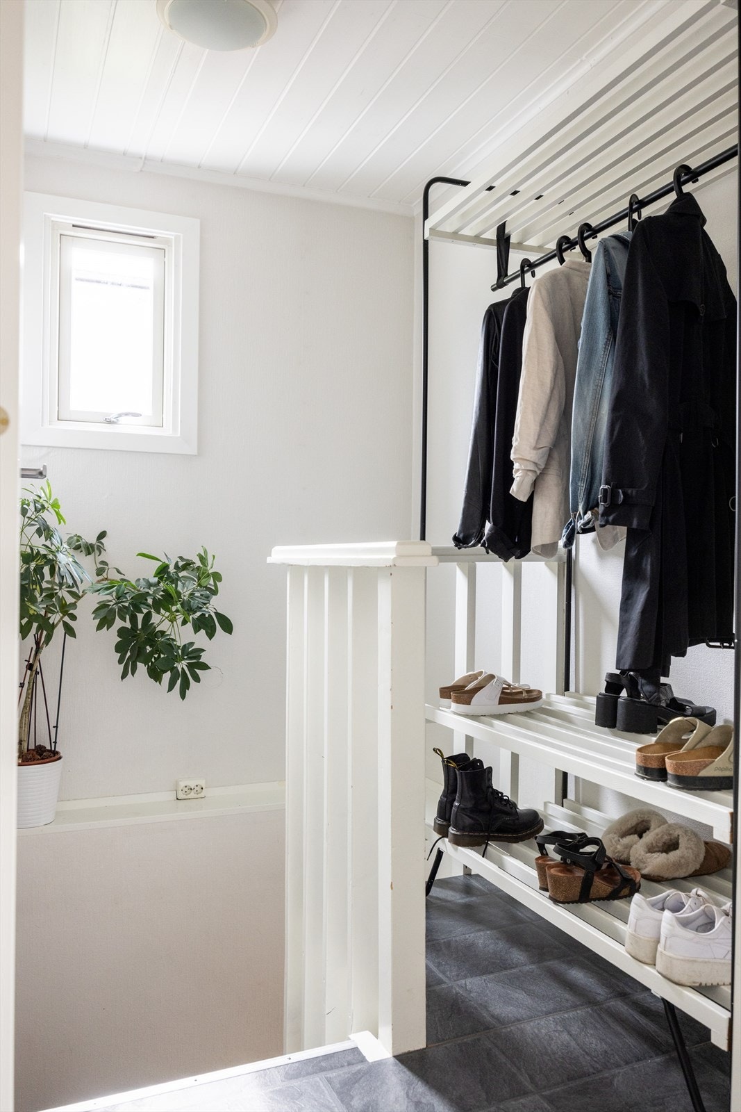 - Masse lagringsplass i hall og gang - Galleribilde