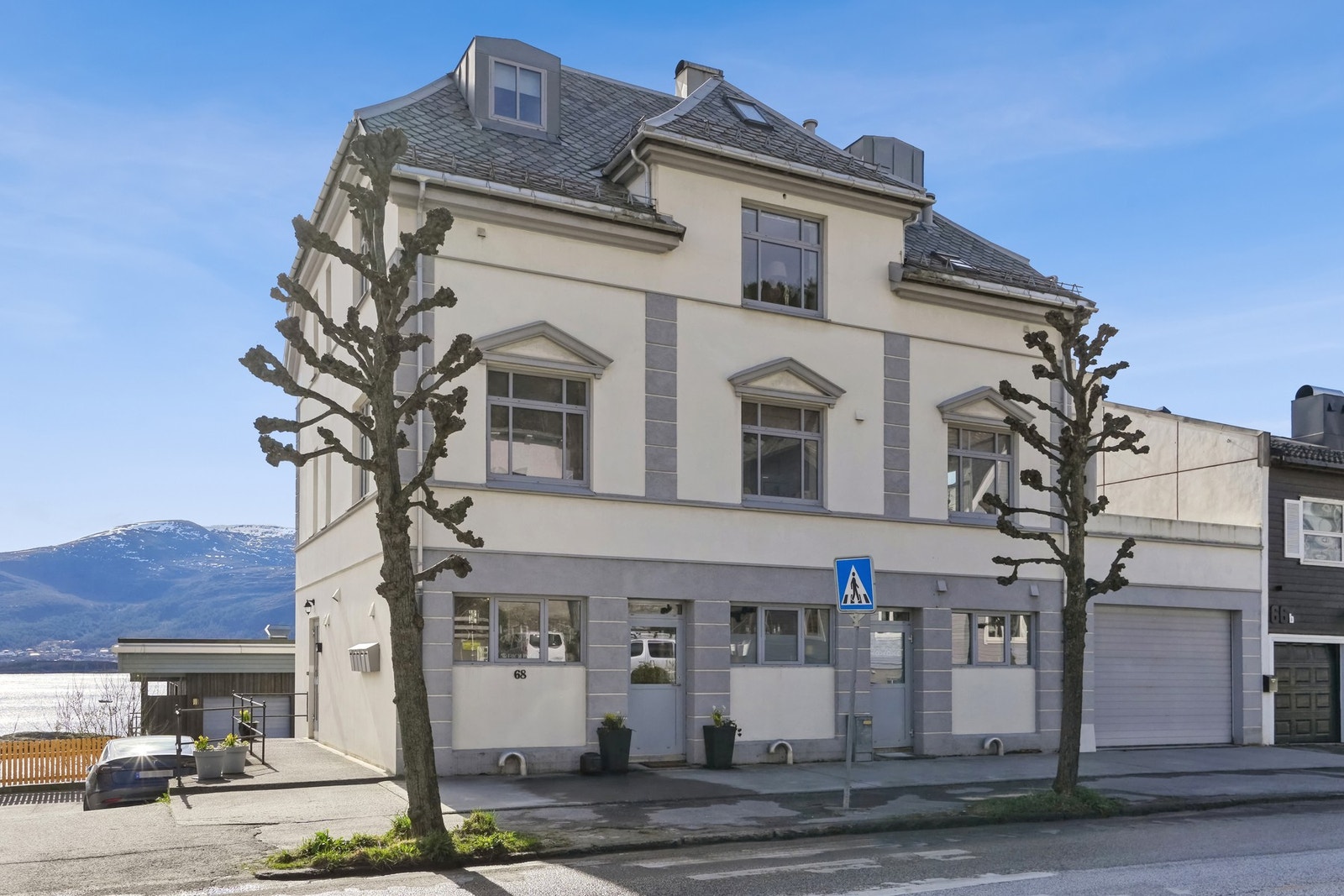 Eiendommen har en fin og sentral beliggenhet på Klipra, med gangavstand til alt du trenger i det daglige. Galleribilde