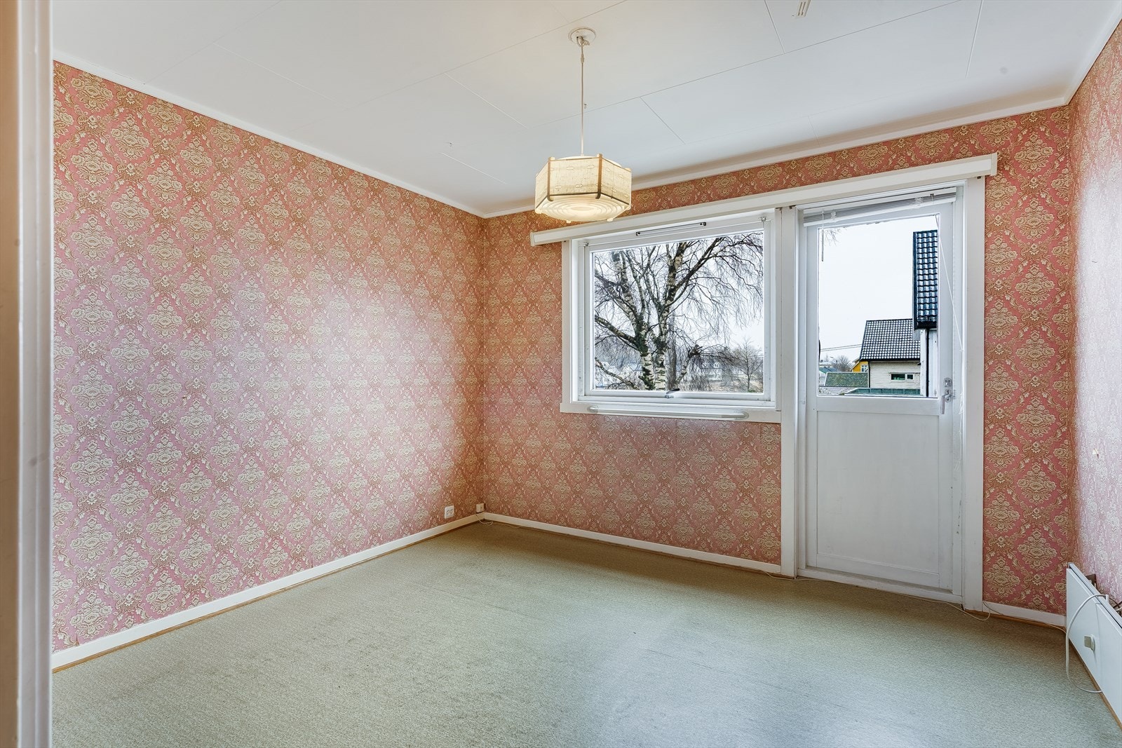 Hovedsoverom er ca. 11 m², med utgang til sørøstvendt veranda. Galleribilde