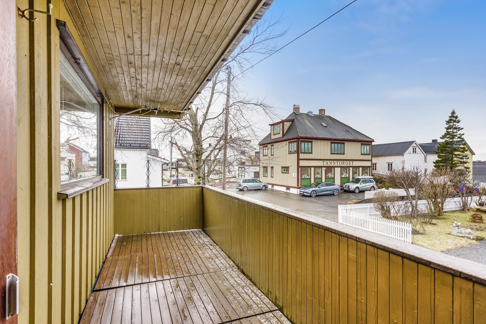 Overbygd mot vest på ca. 7,5 m², perfekt for ettermiddags- og kveldssol. Galleribilde