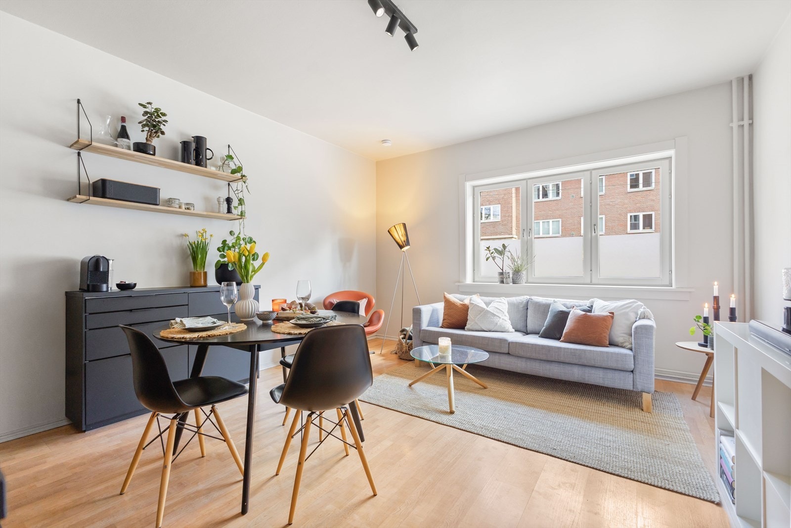 Velkommen til Trondheimsveien 170D - Romslig 3-roms med balkong og soverom inn mot rolig bakgård i høy første etasje. Galleribilde