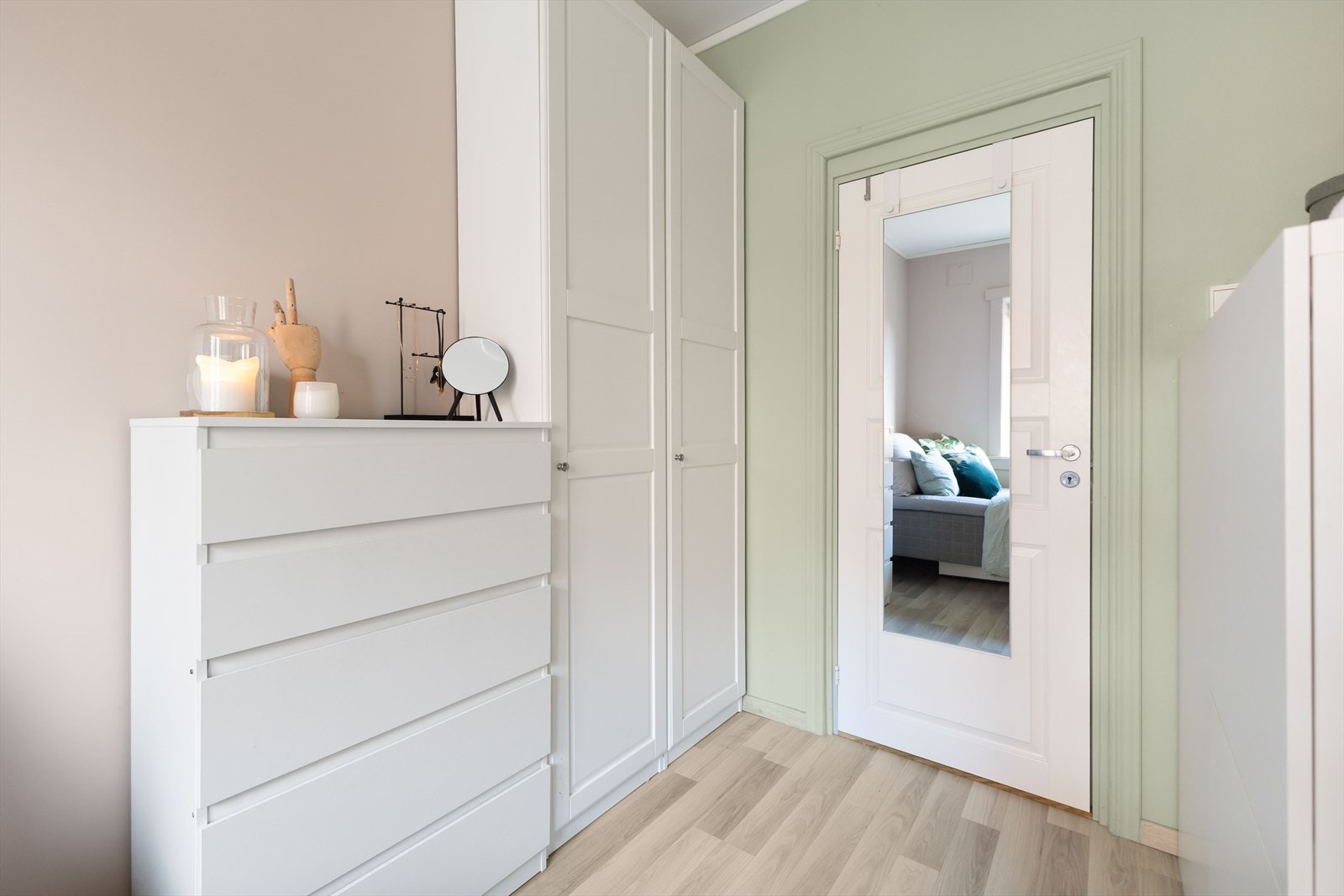 Plass til både skap og kommode. Galleribilde