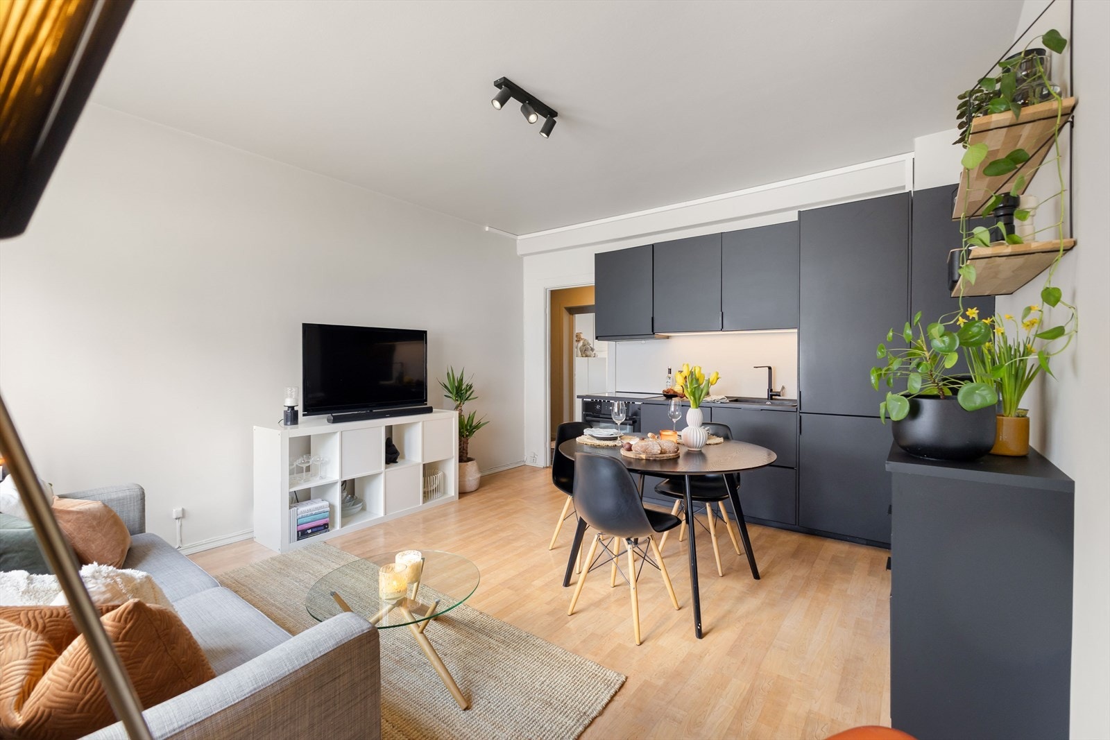 Boligen er gjennomgående malt i behagelige farger. Galleribilde