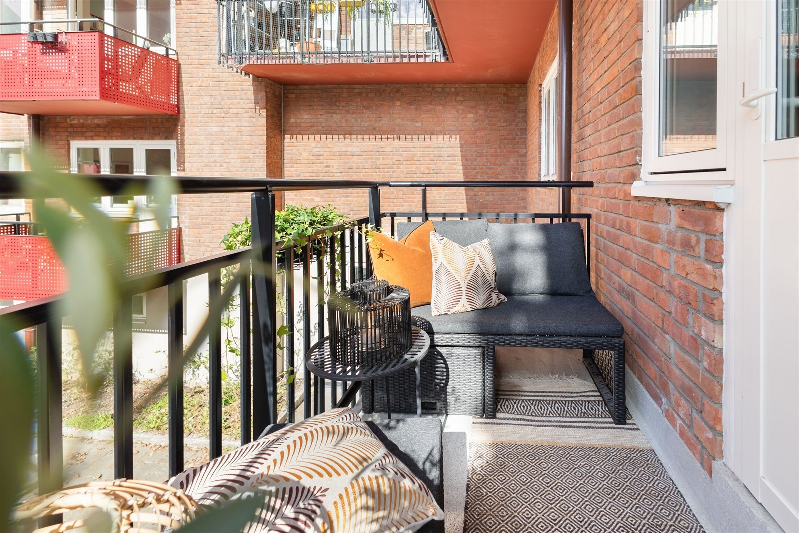 Her er det god plass til bord og stoler. Galleribilde