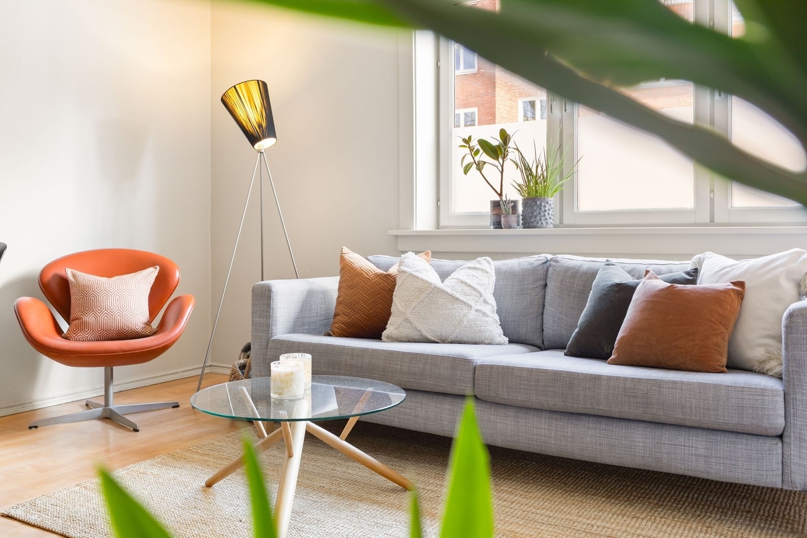 Boligen disponerer 2 boder på totalt 8 kvm for ekstra lagringsplass. Galleribilde