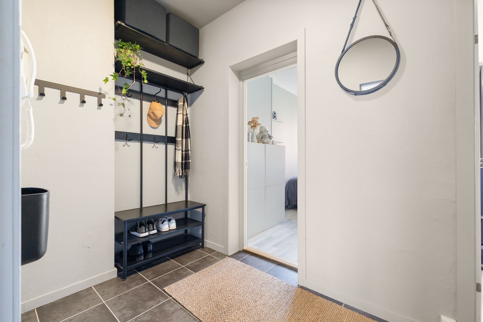 Dørcallingssystem gjør det enkelt å slippe inn gjester fra gateplan. Galleribilde