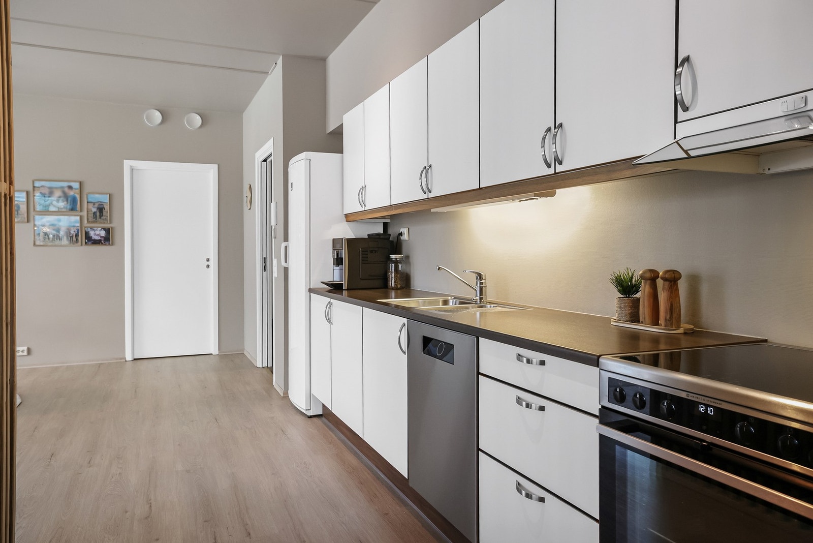Her er det god plass til baking og matlaging. Galleribilde