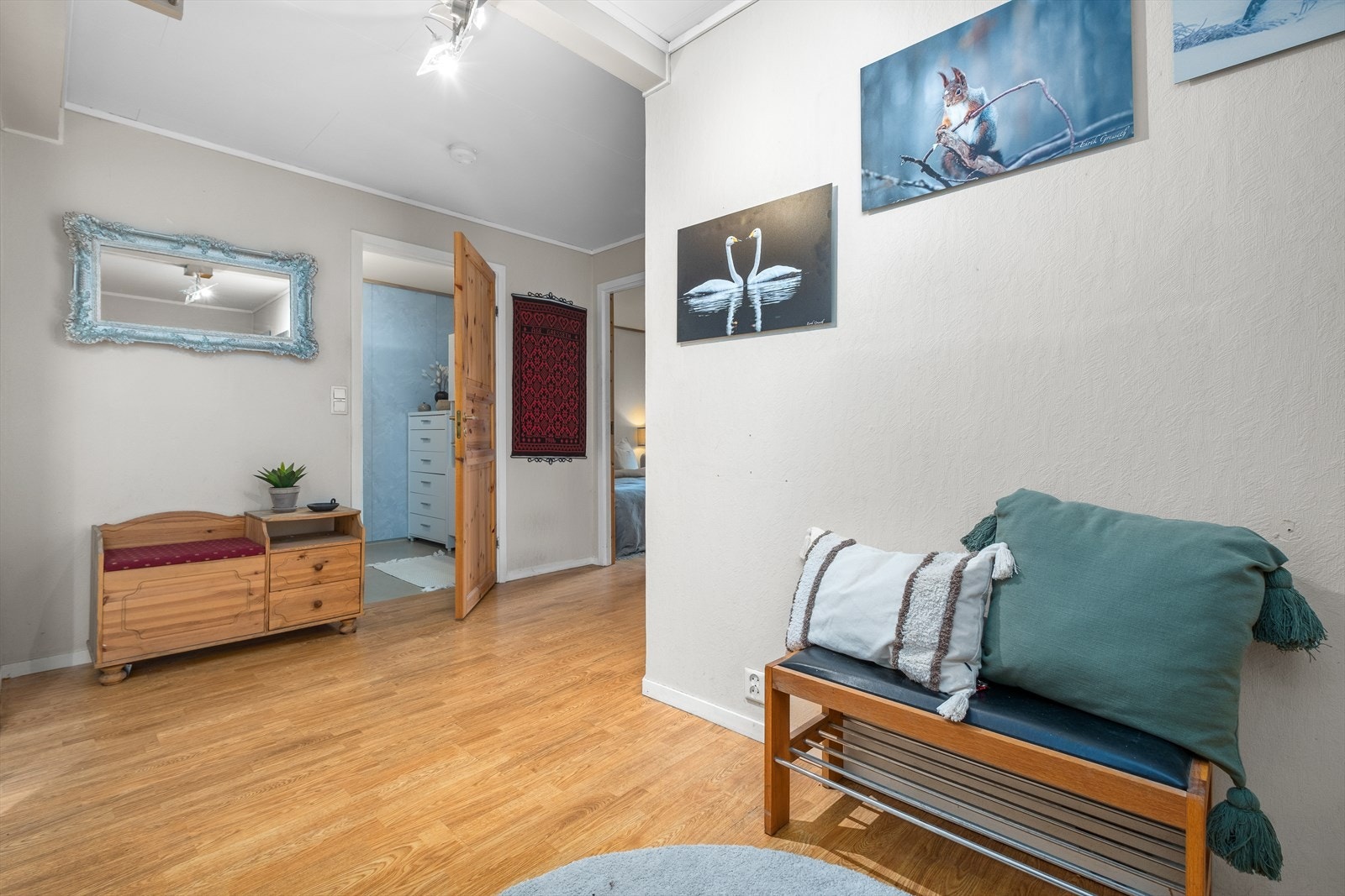 Entré med god plass til oppbevaring av sko- og yttertøy. Galleribilde