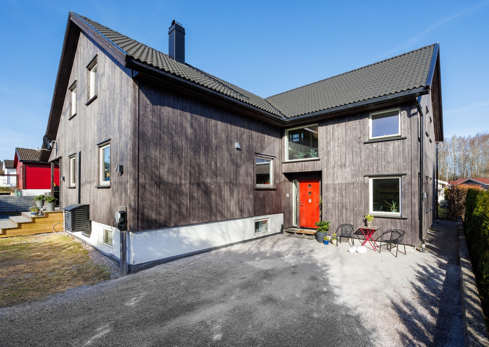 Boligen er ideell for en stor familie, med mange soverom samt kontor og hobbyrom fordelt på ulike etasjer. Galleribilde