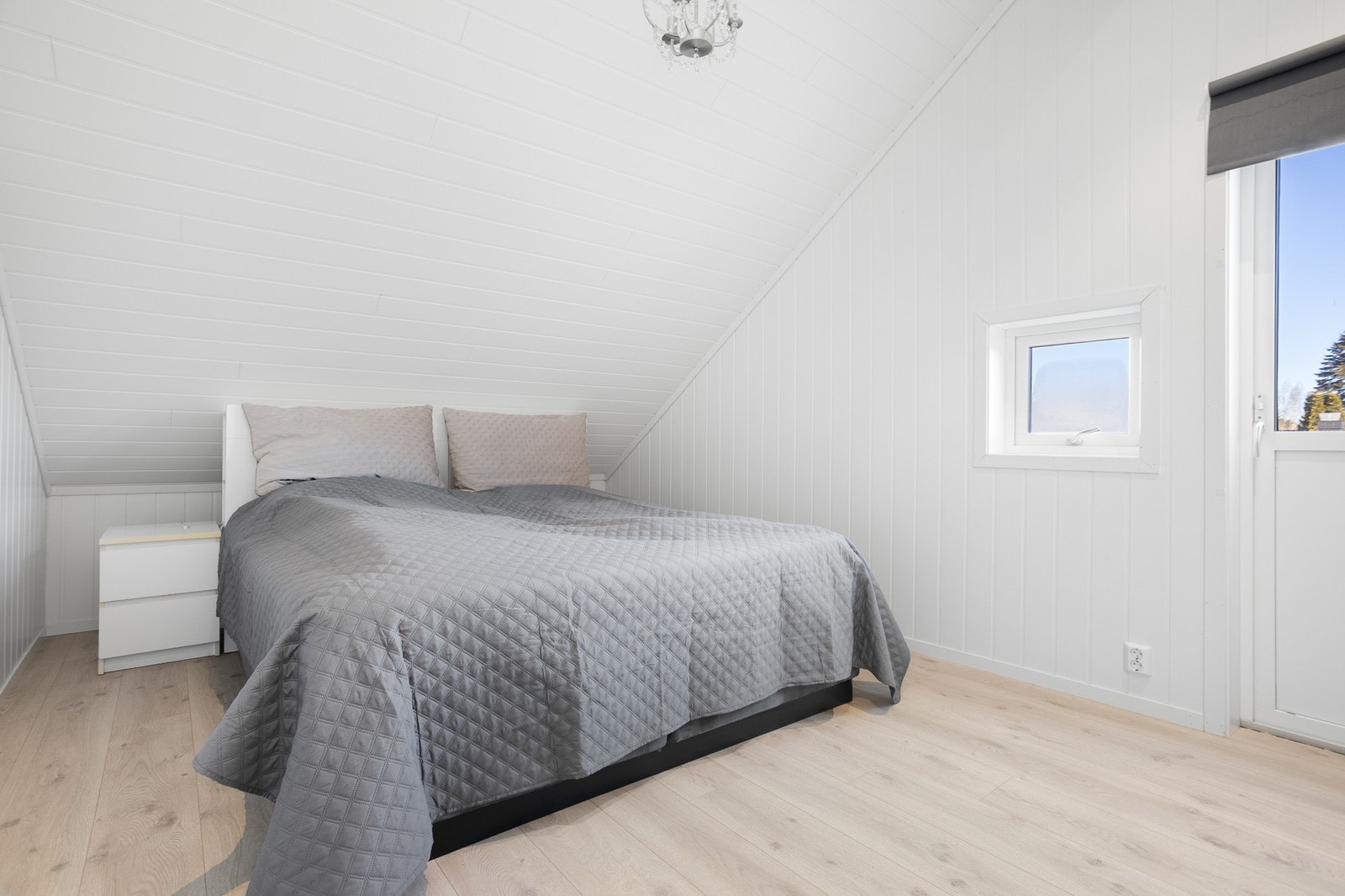 Soverom V Galleribilde