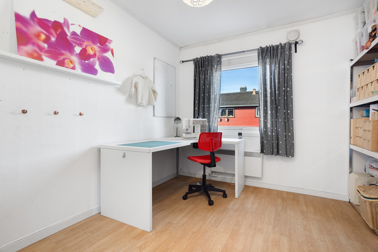Arbeidsrom i hovedetasje som også kan brukes til soverom Galleribilde