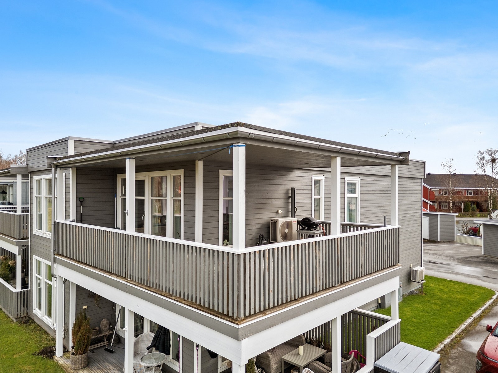 Stor takoverbygd terrasse. Galleribilde