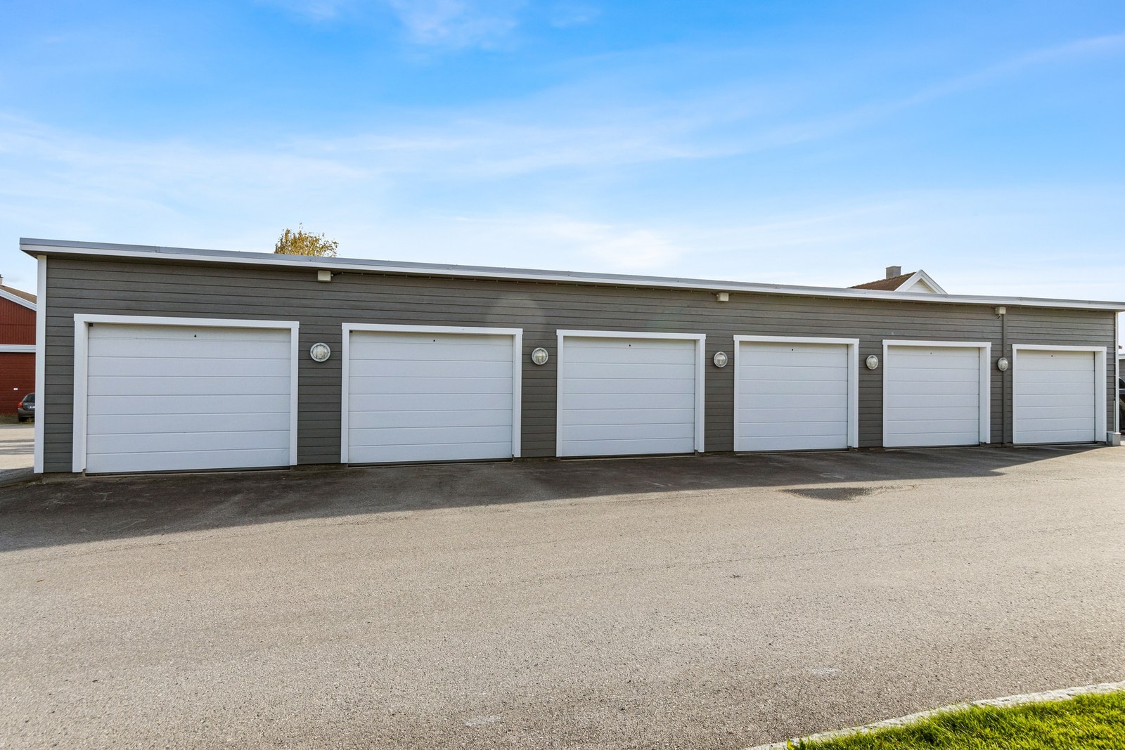 Egen garasje følger med. Galleribilde