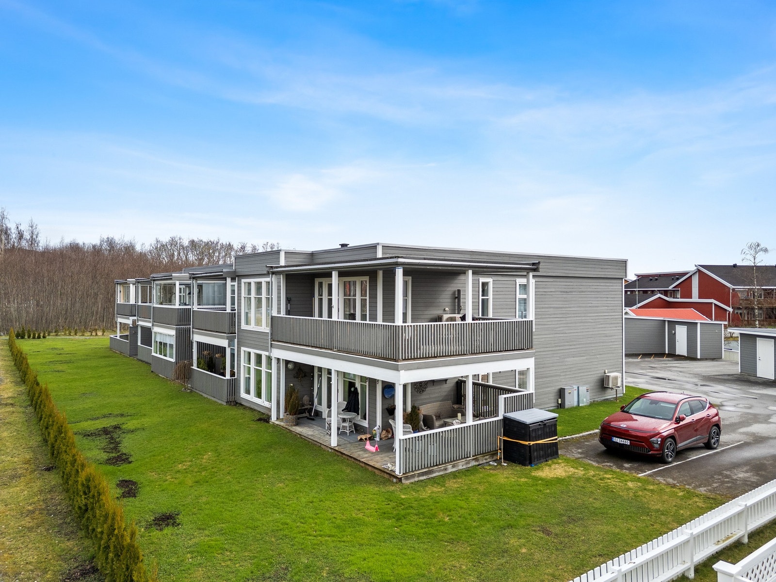 Stor takoverbygd terrasse. Galleribilde