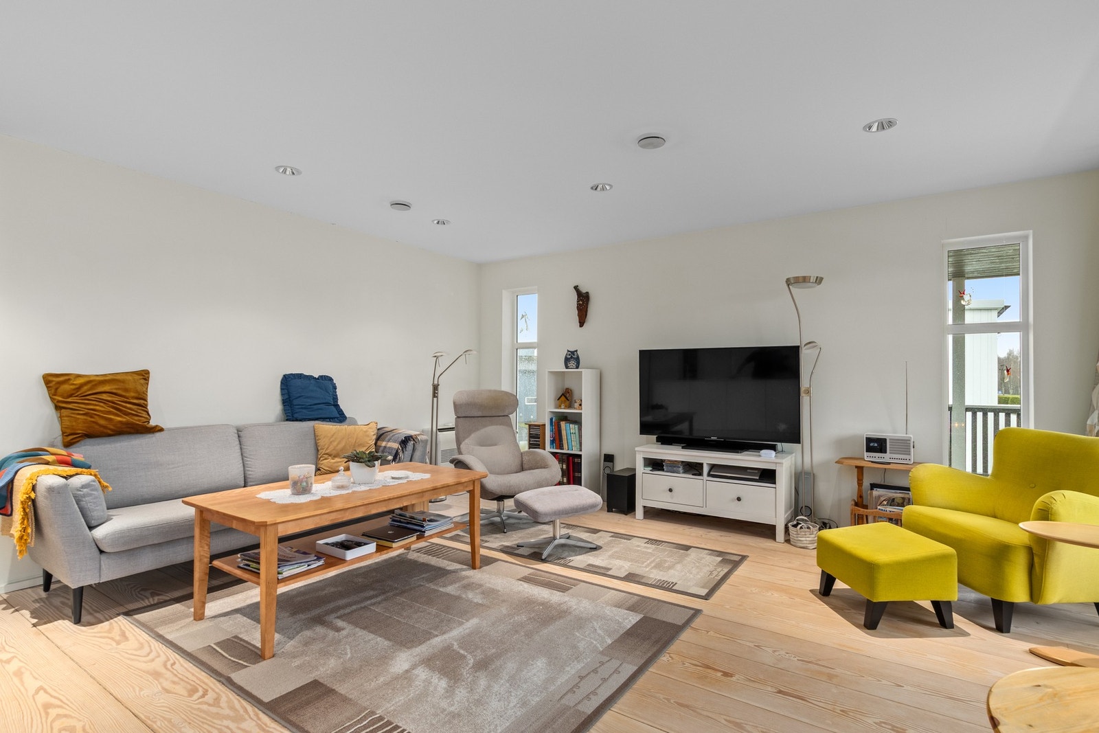 Stue. Varmpepumpe som oppvarming i tillegg til gulvvarme. Galleribilde