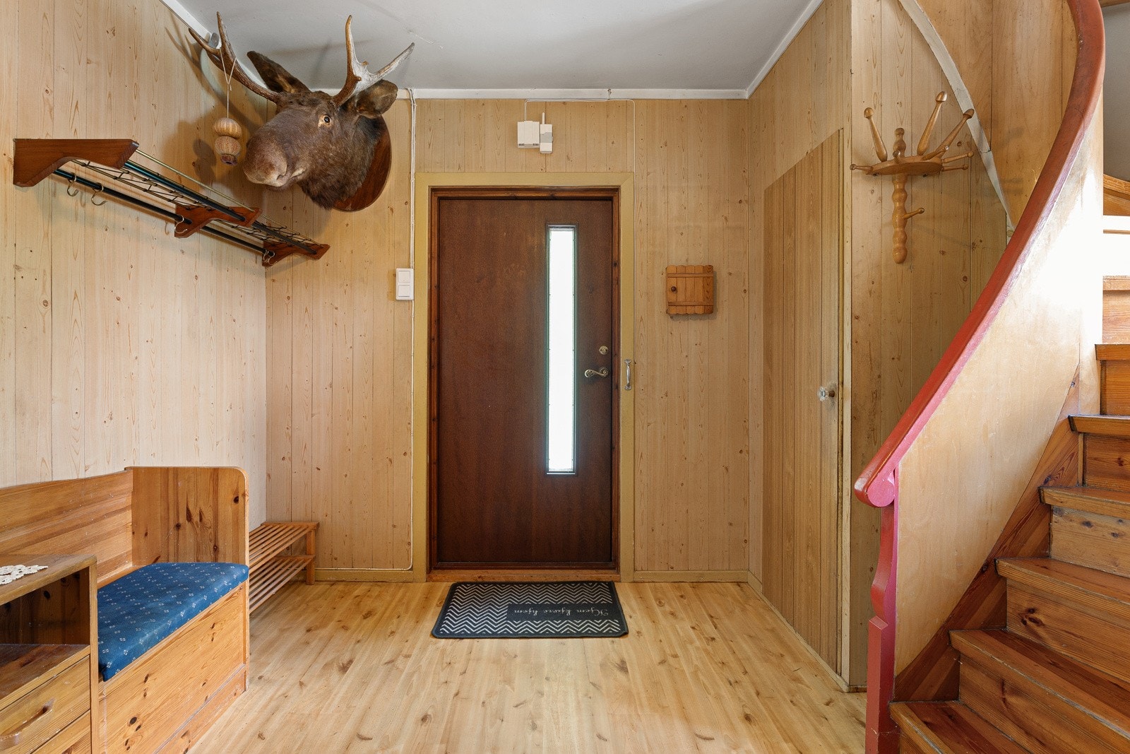 Entré med trapp til 2. etasje Galleribilde