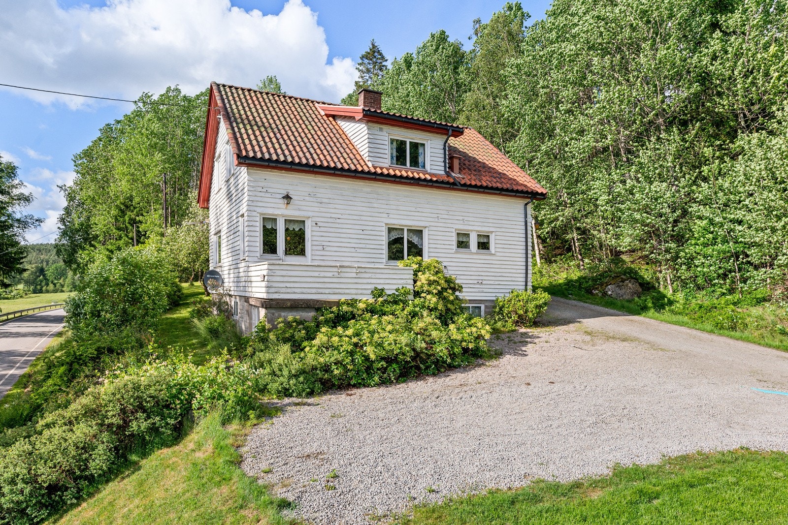 Eldre enebolig med oppgraderingsbehov Galleribilde