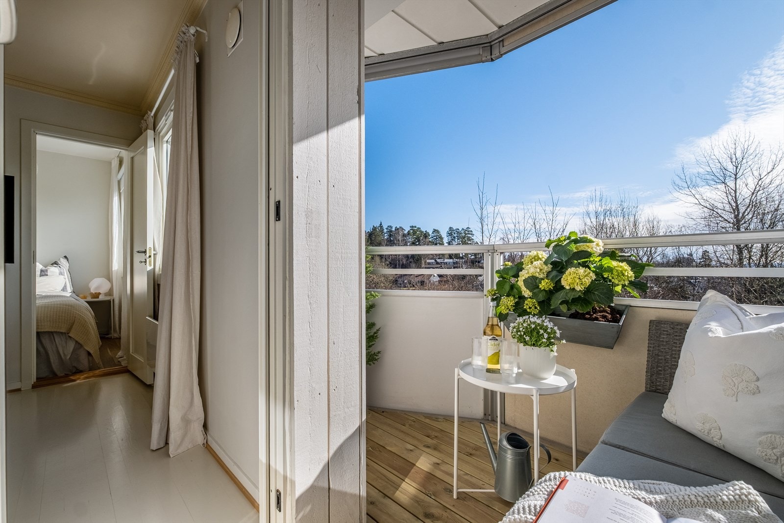 Den lune og overbygde balkongen, lar deg nyte den friske uteluften selv på dager med ruskevær. Galleribilde