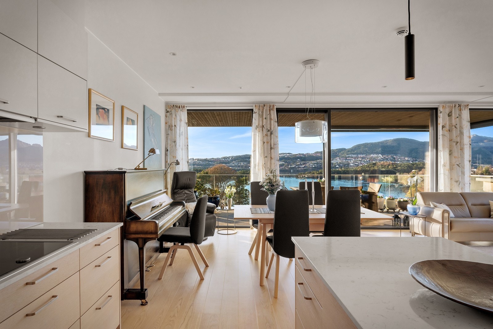 Utsikt også fra kjøkkenet. Galleribilde