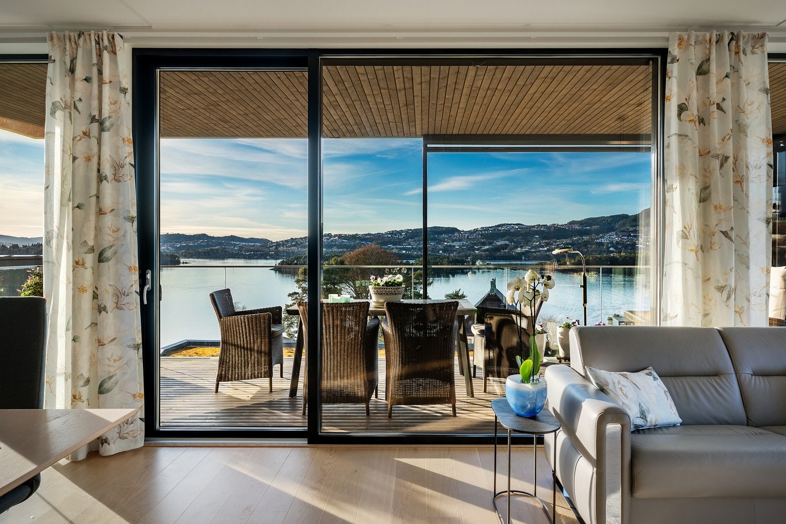 Klassisk 1-stavs parkett er gjennomgående i leiligheten. Galleribilde