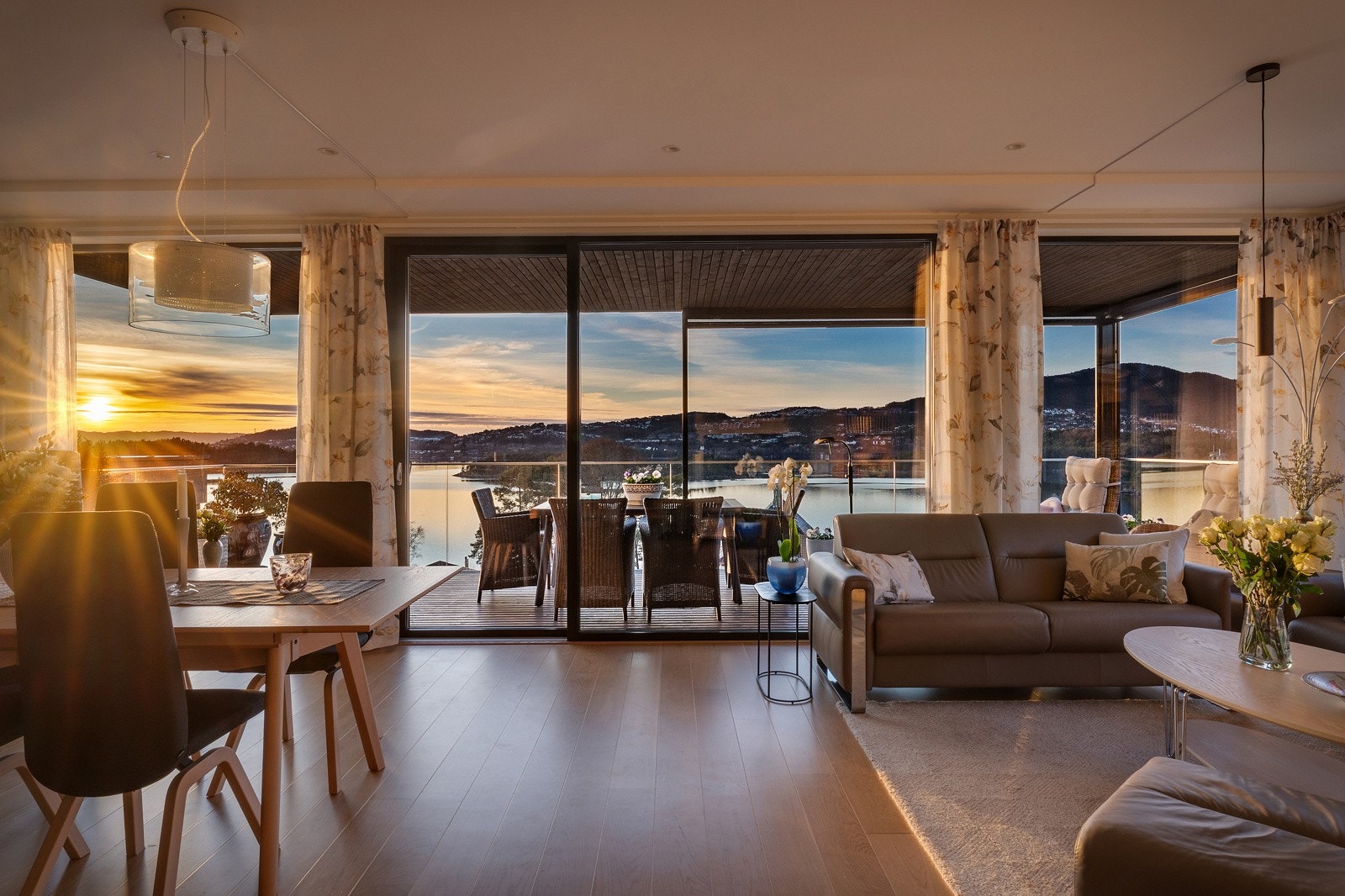 Svært komfortabelt med vannbåren gulvvarme og balansert ventilasjon. Galleribilde