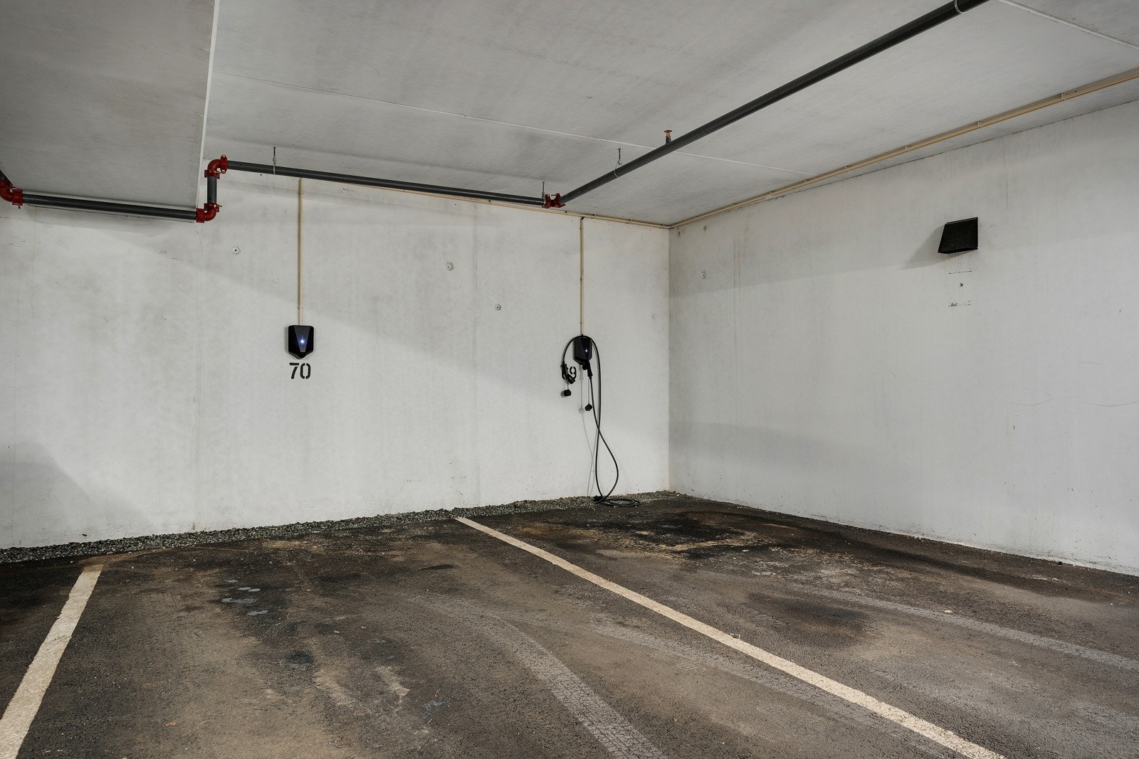 Garasjeplass 70, også denne med elbil-lader. Denne plassen kan kjøpes for kr 400.000,-. Galleribilde