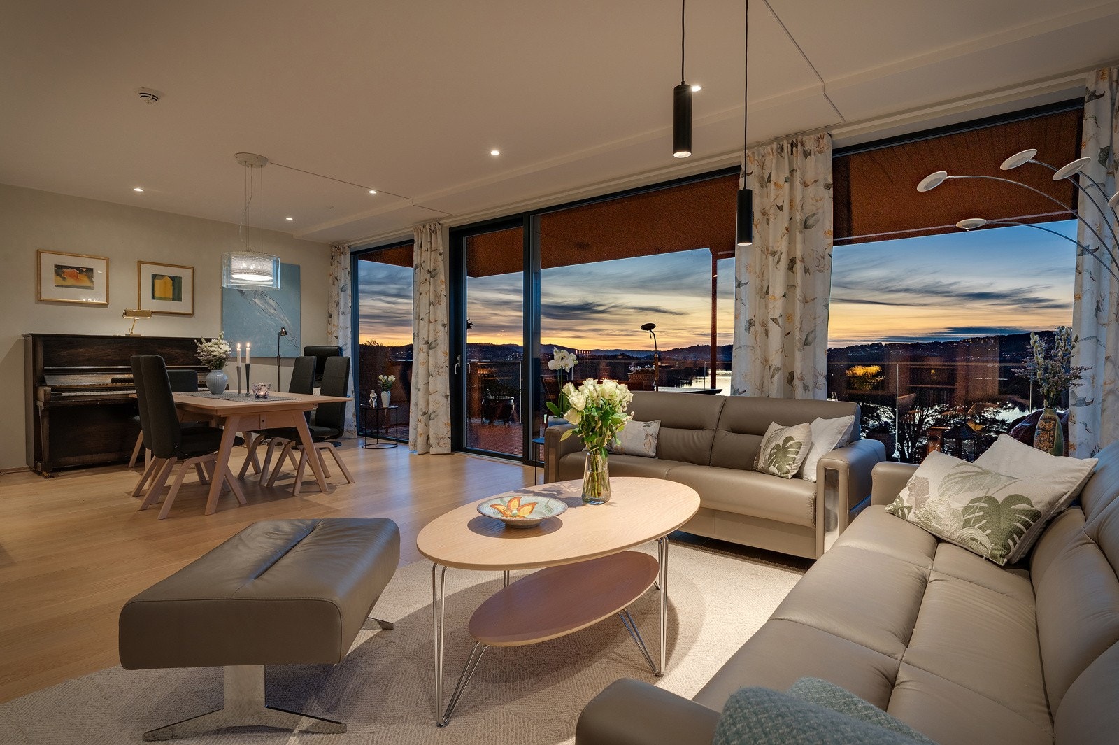 Stue/kjøkken er på over 46 kvm. Galleribilde