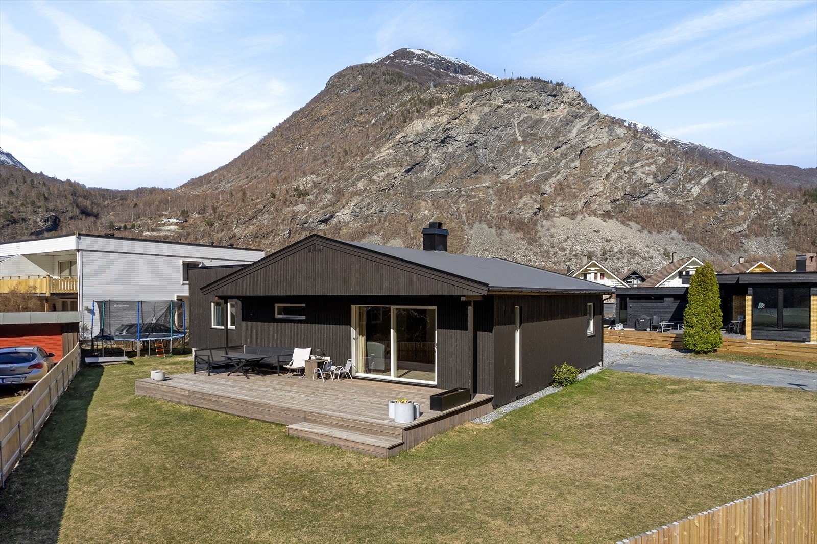 Her bur ein i eit trygt, barnevennleg bustadområde med lett tilgang til alle funksjonar uten å vere avhengig av bil - velkomen på visning! Galleribilde
