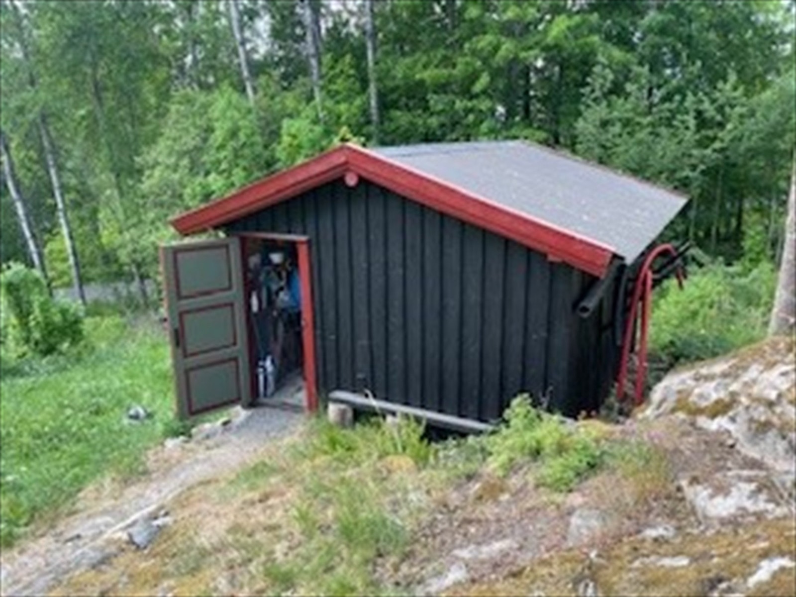 Uthus/redskapsbod (bilde fra takstmann) Galleribilde