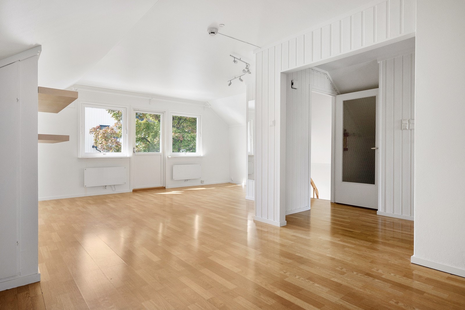 Todelt stueløsning med utgang til egen balkong. Galleribilde