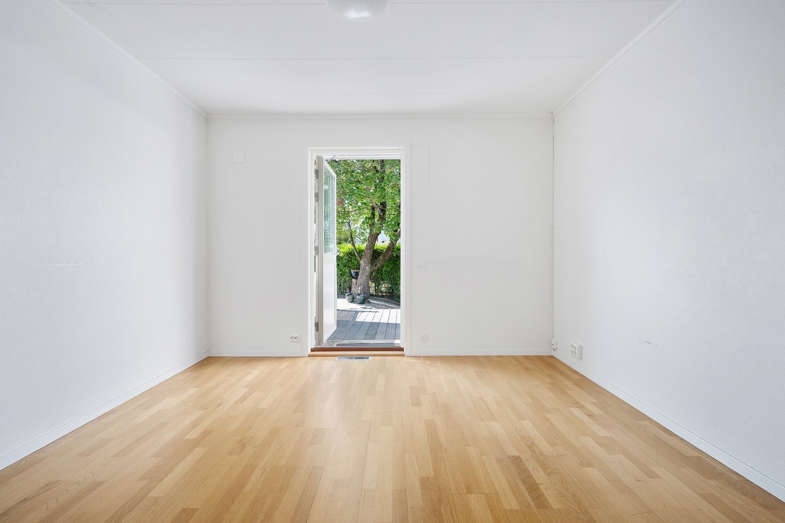 Soverom med utgang til terrassen. Galleribilde