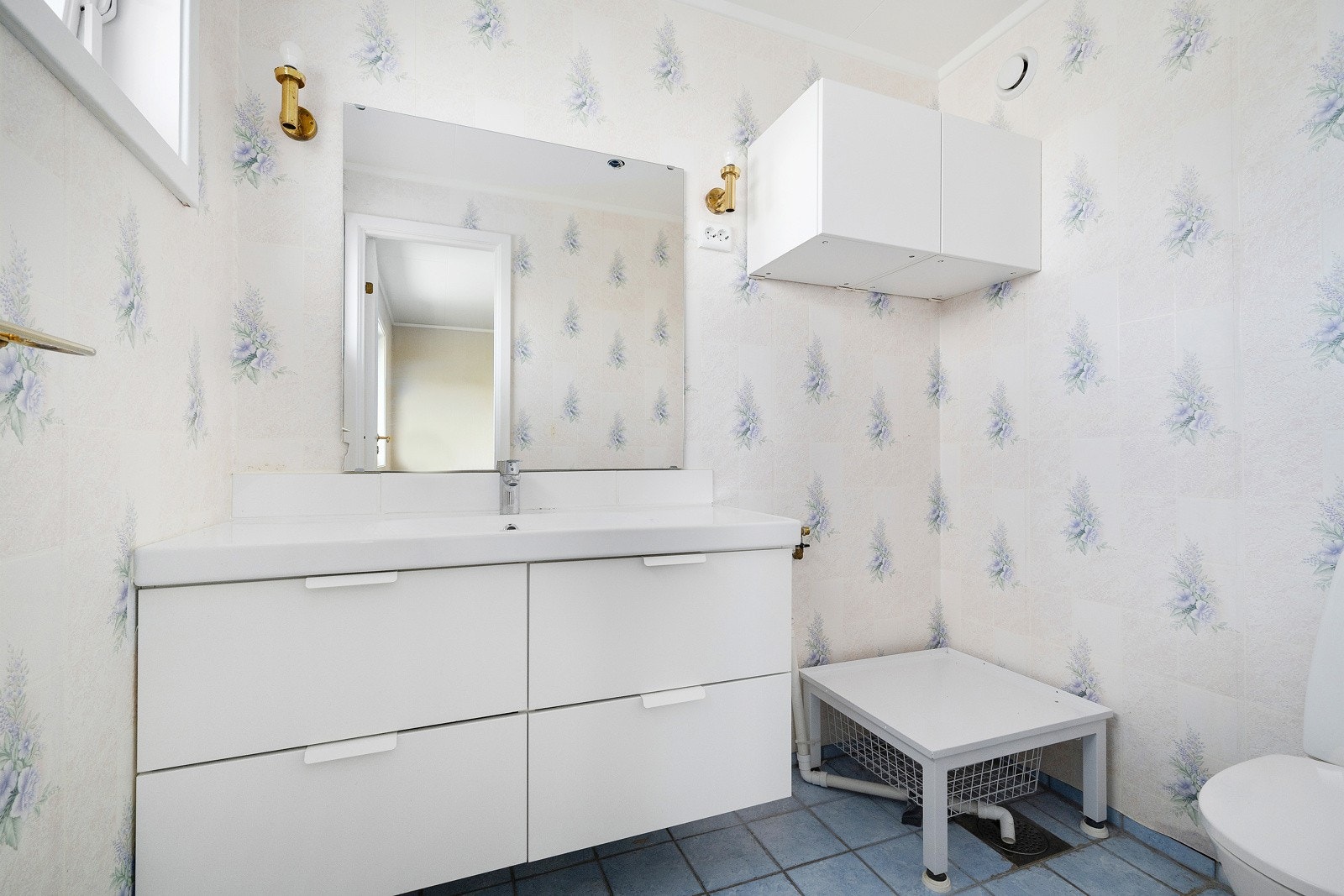 Eldre baderom innenfor hovedsoverommet. Galleribilde