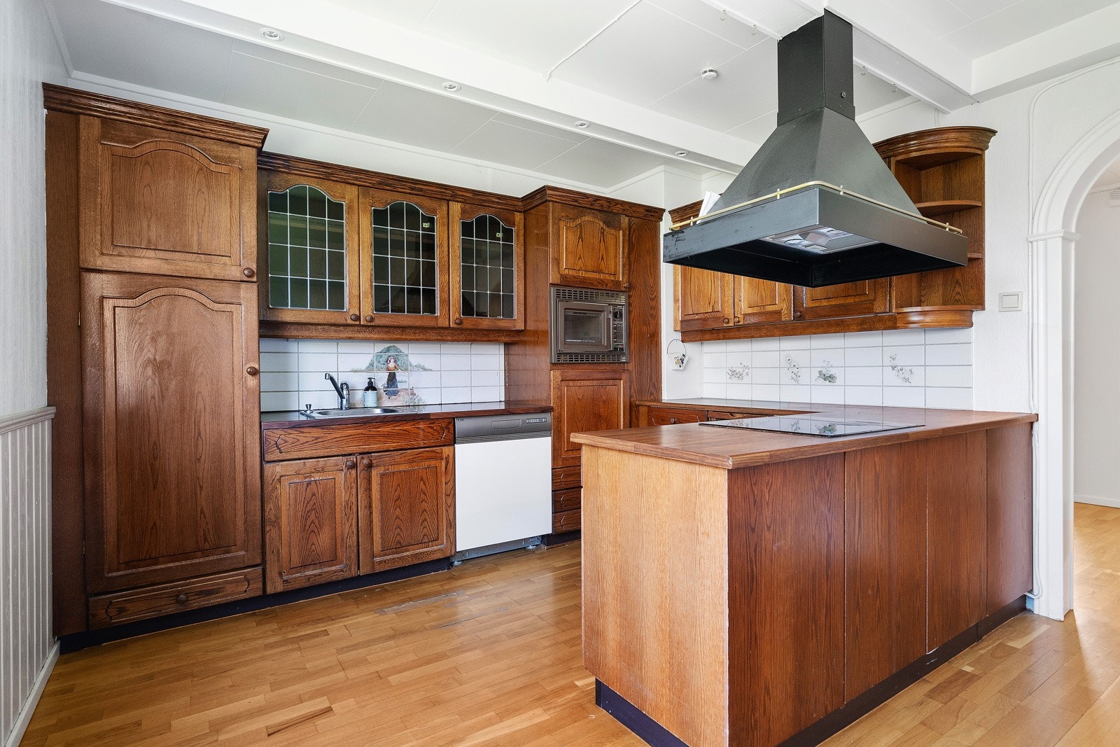 Separat kjøkken i 1. etasje. Galleribilde