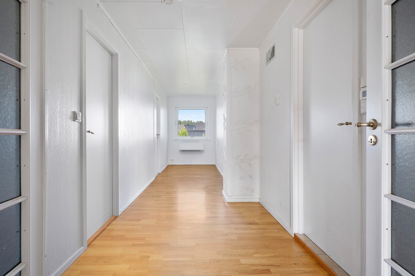 Soveromsavdelingen i 1.etasje med 3 gode soverom og to bad. Galleribilde