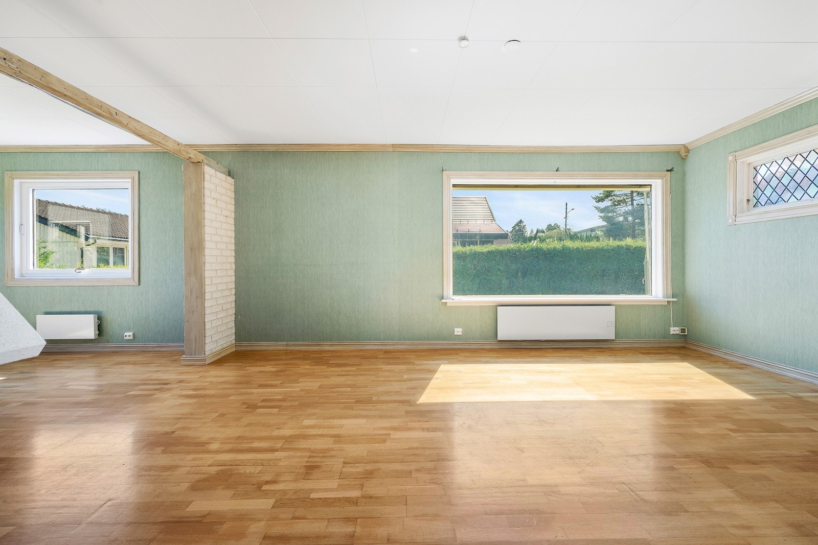 Boligen har behov for oppussing for å nå dagens krav til standard. Galleribilde