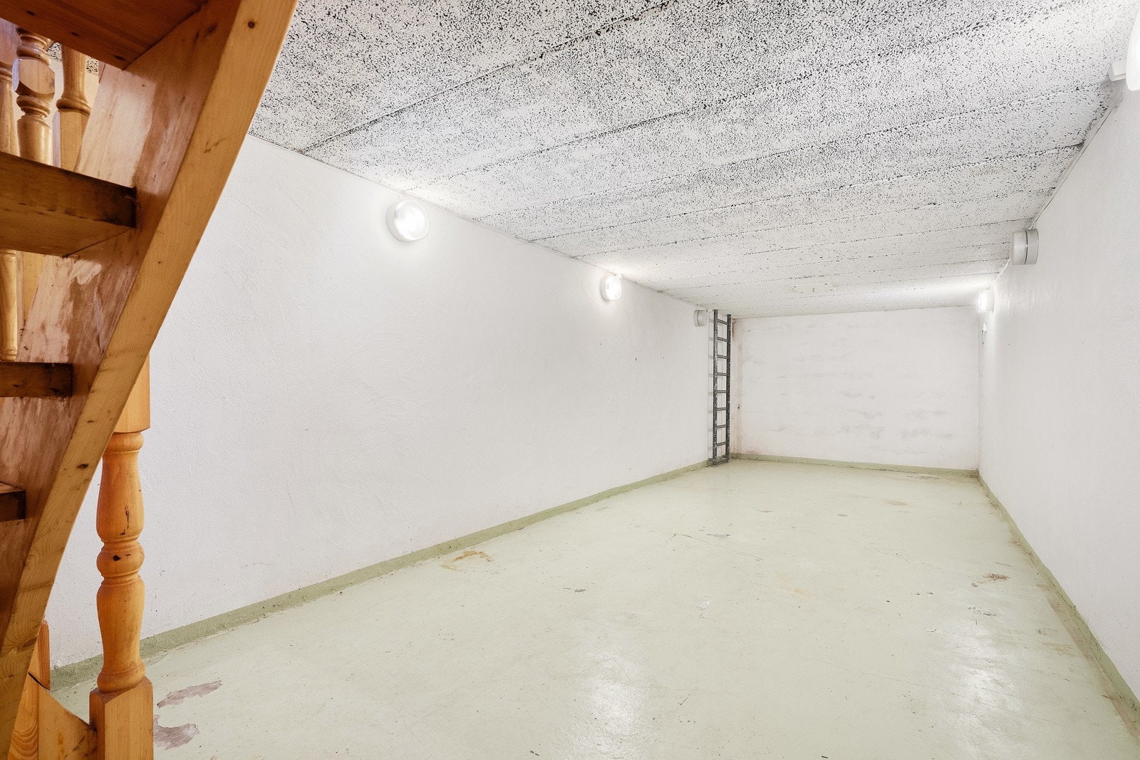 Lagerrom i kjeller nr. 2. Perfekt som treningsrom eller til oppbevaring Galleribilde