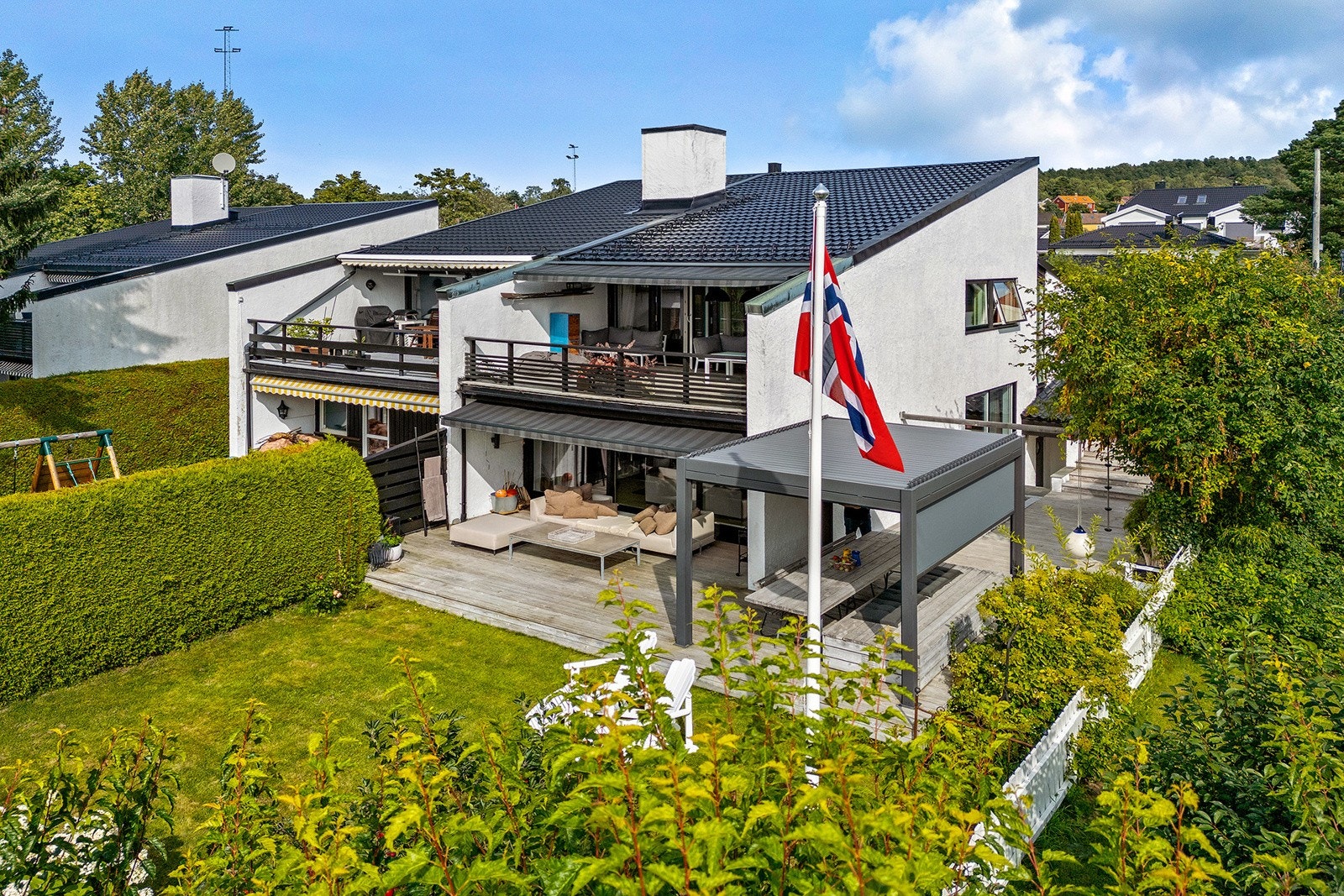 Meget innholdsrik bolig med store solrike uteplasser. Galleribilde
