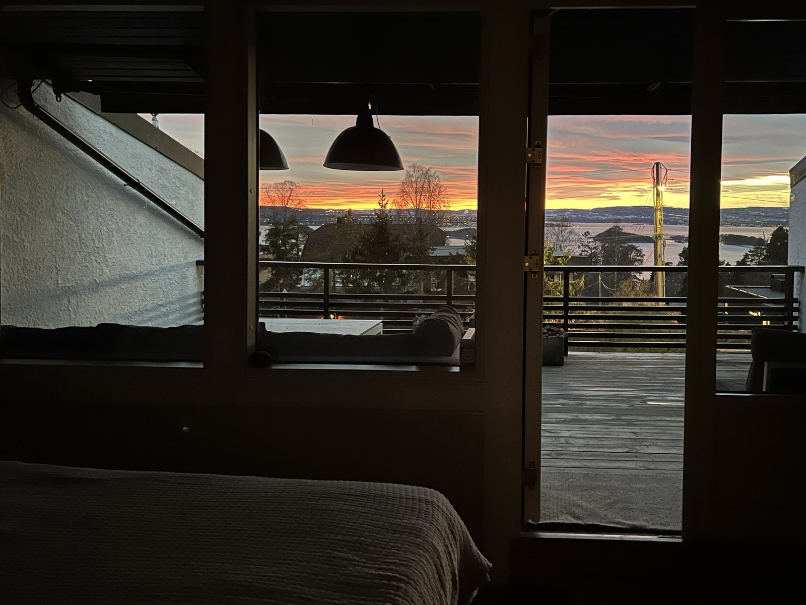 Solnedgang fra soverommet. Galleribilde