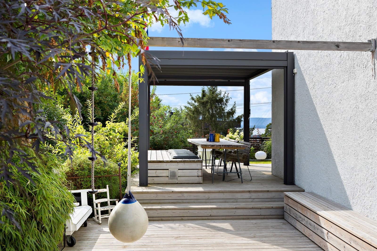Stor pergola som er perfekt for sene sommerkvelder. Galleribilde