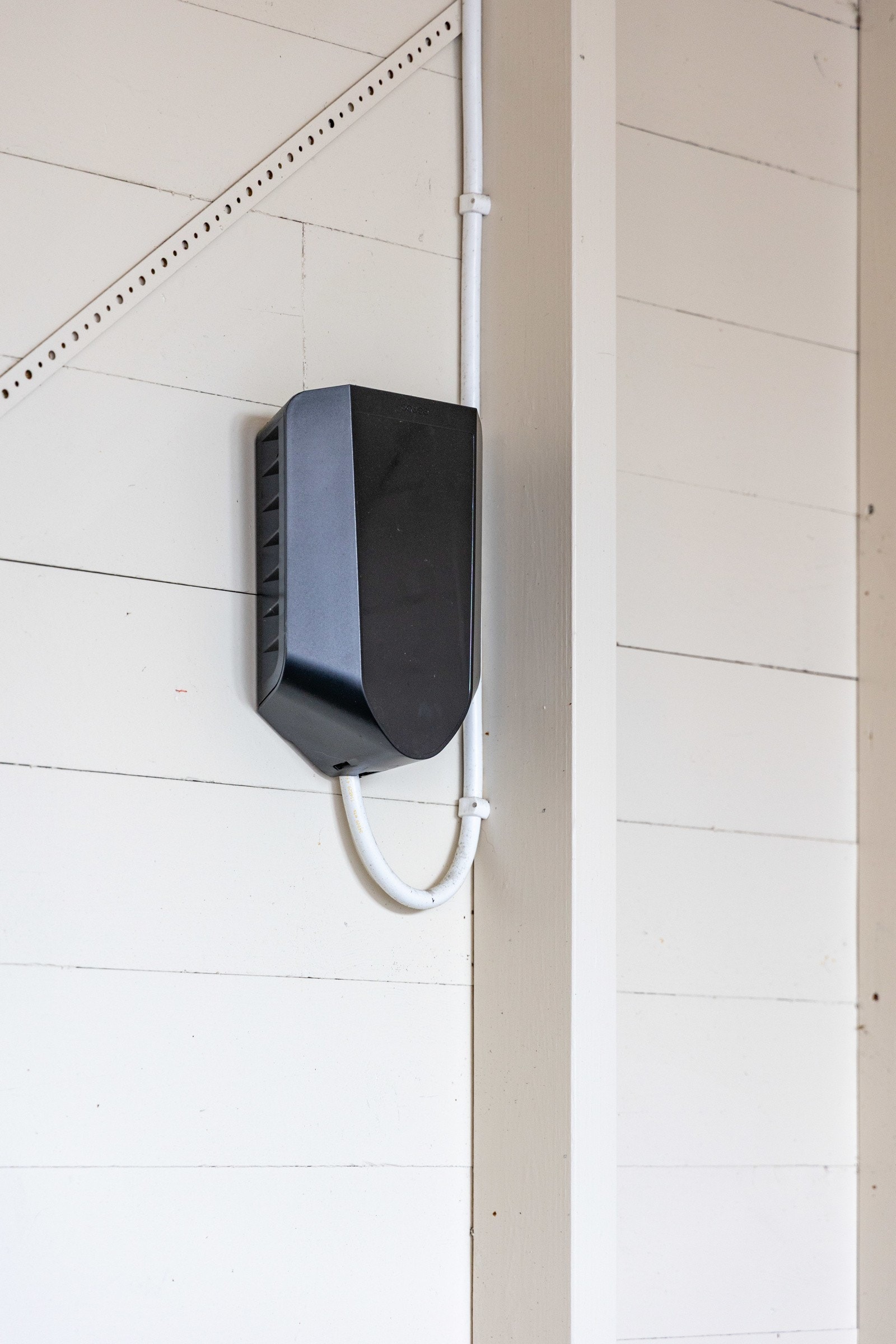 Det er tilrettelagt for elbil-lader i carport`n. Galleribilde