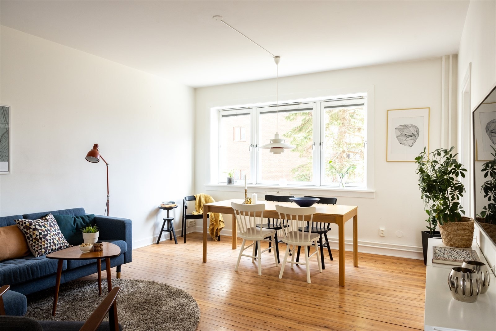 - En lys, gjennomgående og hyggelig 3-roms med sentral og attraktiv beliggenhet på populære Torshov - Galleribilde