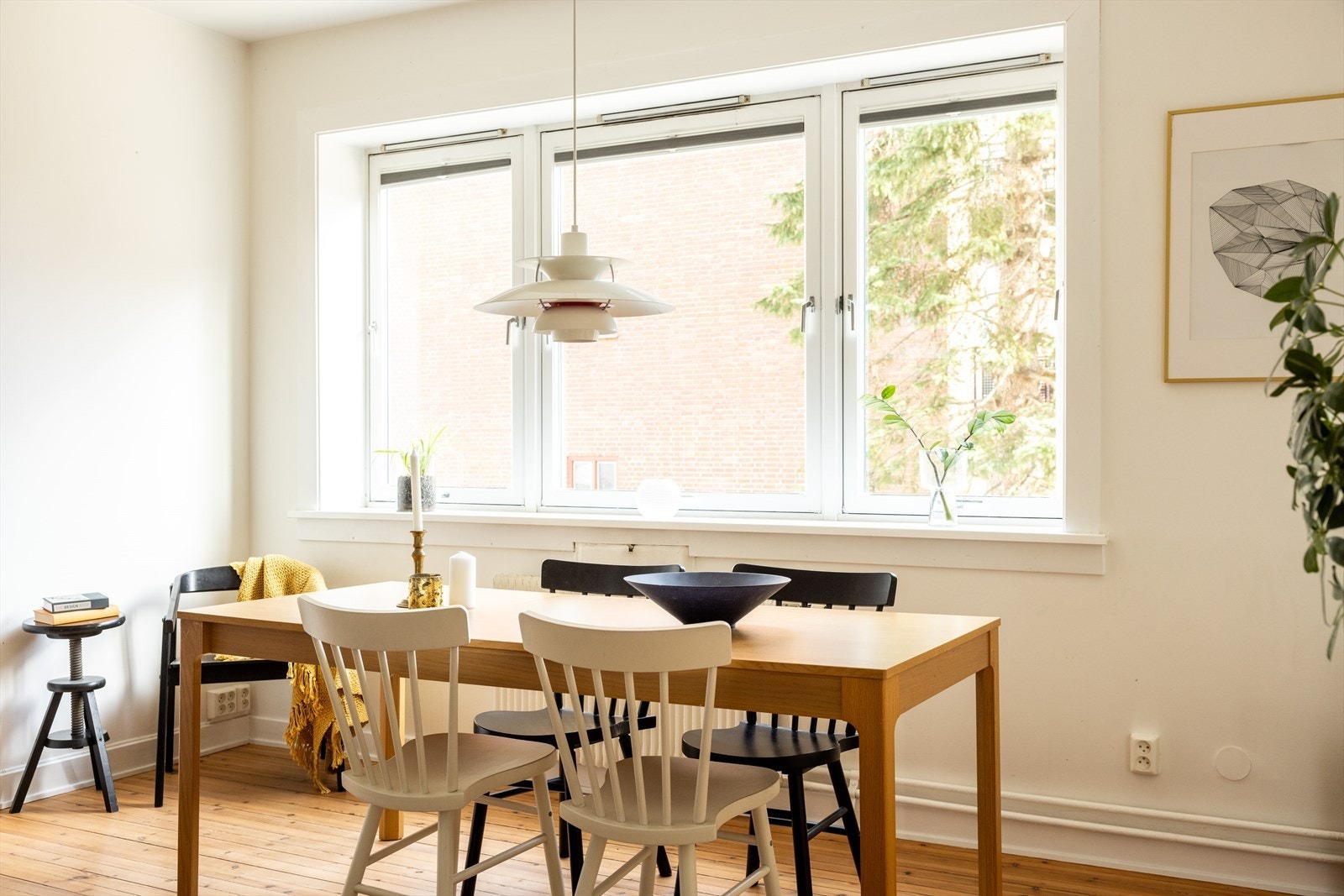 - Store vindusflater som gir rikelig med luft og lys - Galleribilde